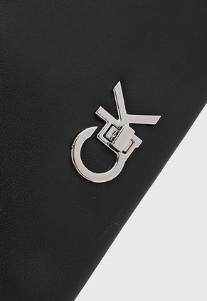 Bolso Manos Libres Calvin Klein Negro