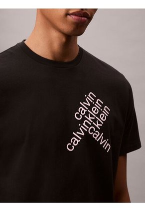 Camiseta Negra Con Logotipo Apilado Calvin Klein