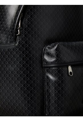 Morral Negro Con Estampado De Emblema Calvin Klein