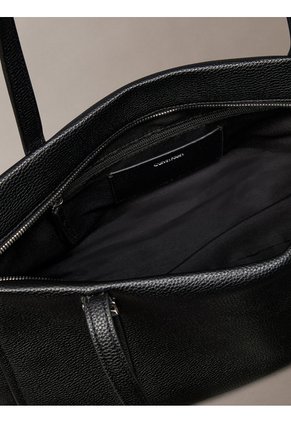 Bolso Negro Tote Con Emblema Calvin Klein