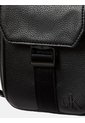 Bolso Negro Reporter Slim Strap Calvin Klein de Calvin Klein