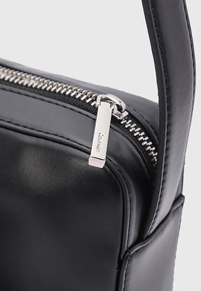 Bolso Manos Libres Calvin Klein Negro