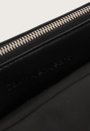 Canguro Negro Calvin Klein