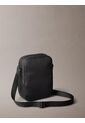 Bolso Negro Reporter Acolchado Con Logo Monograma Calvin Klein de Calvin Klein