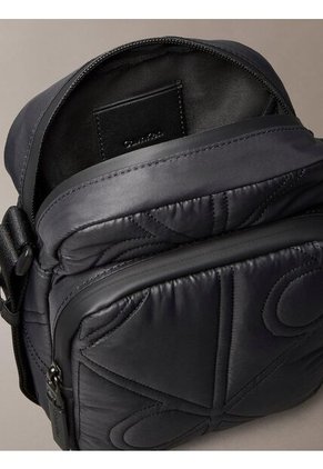 Bolso Negro Reporter Acolchado Con Logo Monograma Calvin Klein