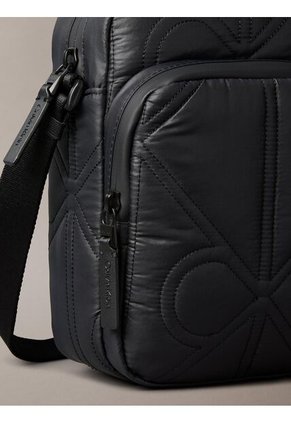 Bolso Negro Reporter Acolchado Con Logo Monograma Calvin Klein