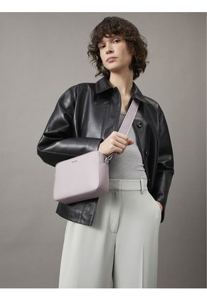 Bolso Morado Cruzado Ck Must Calvin Klein