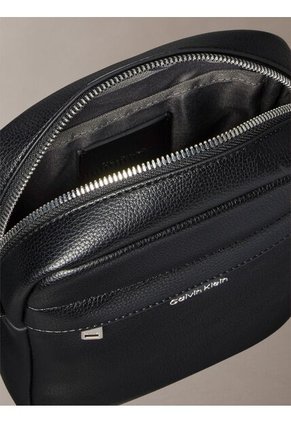 Bolso Negro Reporter Raised Calvin Klein