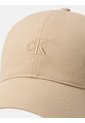 Gorra Beige Con Monograma Bordado Calvin Klein de Calvin Klein