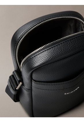 Bolso Negro Reporter Slim Calvin Klein