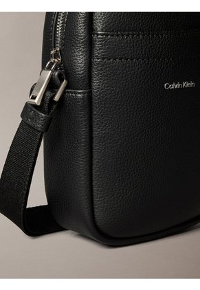 Bolso Negro Reporter Slim Calvin Klein