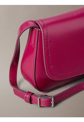 Bolso Rosa De Cámara Con Solapa Calvin Klein