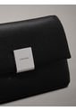 Bolso Negro Cruzado Con Placa Y Cadena Calvin Klein de Calvin Klein