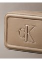 Bolso Beige Cruzado Con Logo Monograma Grabado Calvin Klein de Calvin Klein