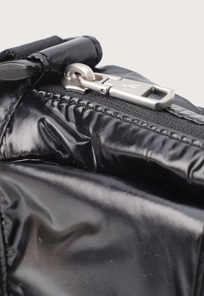 Bolso Manos Libres Negro Calvin Klein