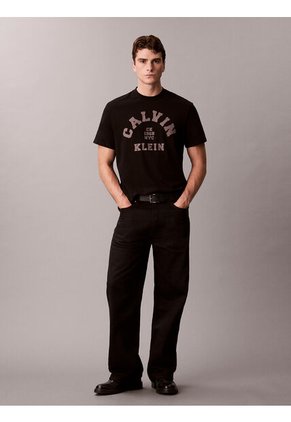 Camiseta Negra Con Gráfico De Logo Calvin Klein