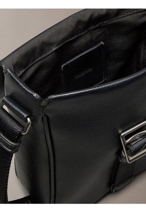 Bolso Negro Cargo Reporter Con Cierre De Solapa Calvin Klein