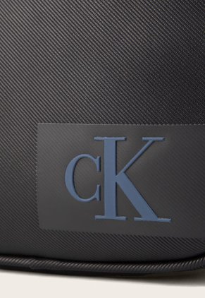 Bolso Manos Libres Negro-Azul-Plateado Calvin Klein