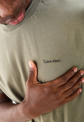 Camiseta Verde Oliva-Negro Calvin Klein