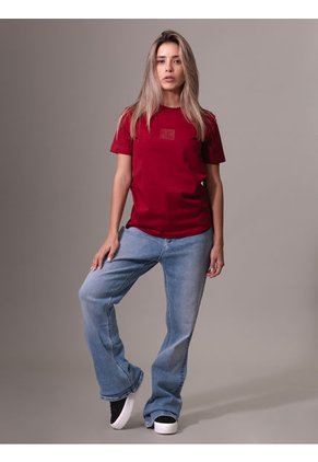 Camiseta Roja Con Monograma E Insignia Calvin Klein