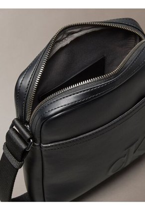 Bolso Negro Reporter Con Logo Monograma Grabado Calvin Klein