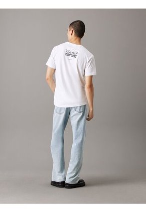 Camiseta Blanca Con Logo En La Parte Trasera Calvin Klein