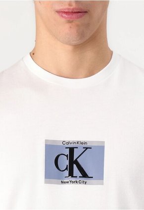 Camiseta Blanca Sport Con Mini Monograma Calvin Klein