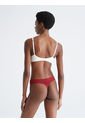 Pantie Roja Tipo Tanga Para Mujer Calvin Klein de Calvin Klein