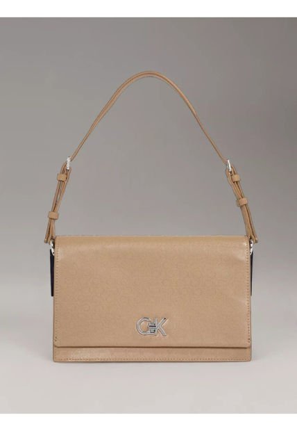 Bolso Beige De Hombro Elongated Con Monograma Calvin Klein