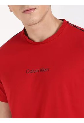 Camiseta Roja Con Ribete De Logotipo En Las Mangas Calvin Klein