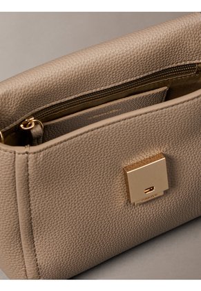 Bolso Beige Cruzado Con Emblema Calvin Klein