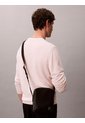 Bolso Negro Reporter Con Emblema Metálico Calvin Klein de Calvin Klein