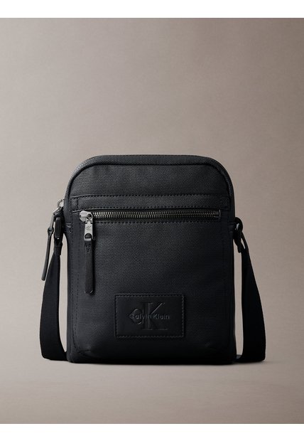 Bolso Negro Reporter Con Insignia Calvin Klein