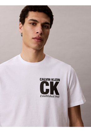 Camiseta Blanca Con Gráfico De Logo Calvin Klein