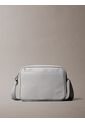 Bolso Gris Tipo Cámara Con Cinturón Textil Con Logo Calvin Klein de Calvin Klein