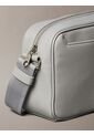Bolso Gris Tipo Cámara Con Cinturón Textil Con Logo Calvin Klein de Calvin Klein