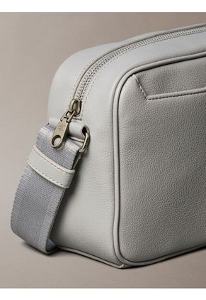 Bolso Gris Tipo Cámara Con Cinturón Textil Con Logo Calvin Klein
