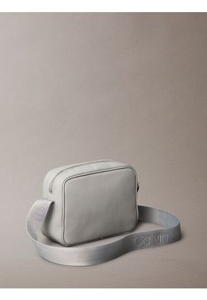 Bolso Gris Tipo Cámara Con Cinturón Textil Con Logo Calvin Klein