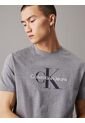 Camiseta Gris Con Monograma Calvin Klein de Calvin Klein