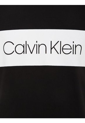 Camiseta Negra Iconic Con Logo En Bloque Calvin Klein