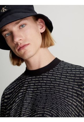 Camiseta Negra Relaxed Con Logo All Over Calvin Klein