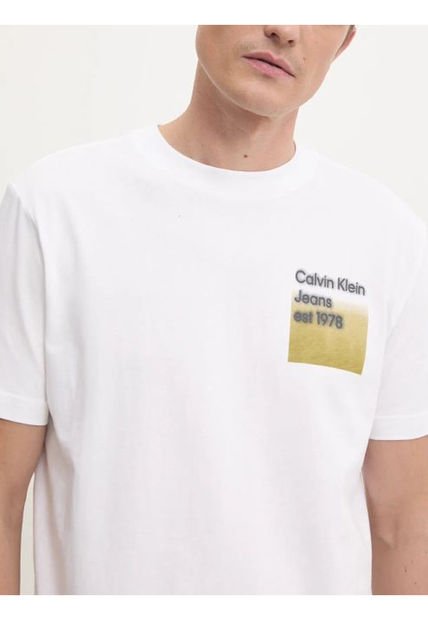 Camiseta Blanca Con Logo Difuminada En Caja Calvin Klein