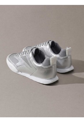 Tenis Gris Runner De Perfil Bajo Con Franjas Calvin Klein