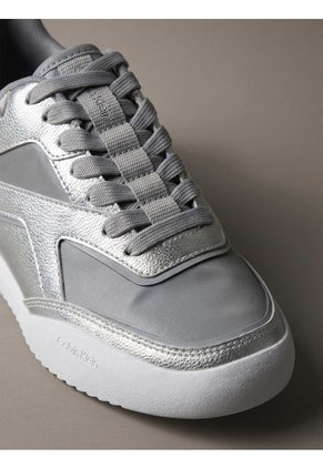 Tenis Gris Runner De Perfil Bajo Con Franjas Calvin Klein
