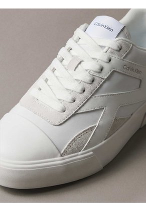 Tenis Blanco De Corte Bajo Con Bandas Laterales Calvin Klein