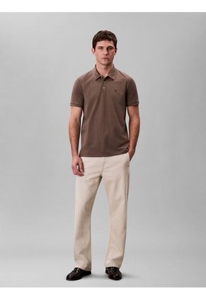 Polo Chocolate Con Monograma Bordado Calvin Klein