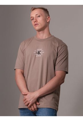 Camiseta Beige Con Gráfico De Sello NYC Calvin Klein