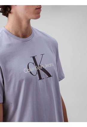 Camiseta Gris Con Monograma Calvin Klein