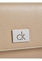 Billetera Beige Trifold Con Placa Metálica Calvin Klein de Calvin Klein