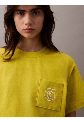 Camiseta Amarilla Cropped Con Escudo Con Logo Calvin Klein